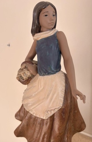 1990 nao lladro dasia girl - nao,