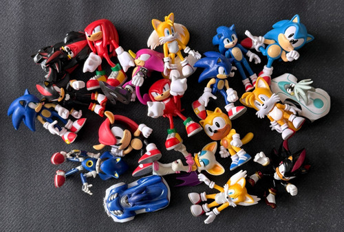 Sonic the hedgehog figure - sonic,