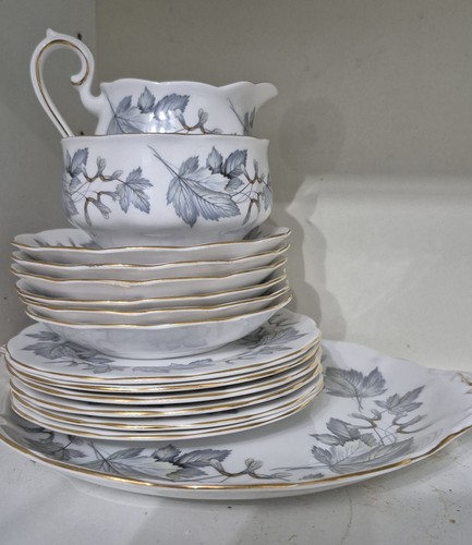 Royal albert fine bone china - royal,