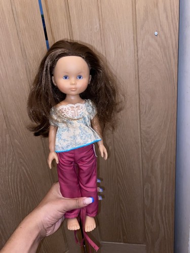 Brunette corolle doll with - brunette,