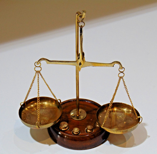 Weight justice showpiece - showpiece, brass