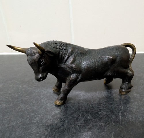 Small bronze figure an - small,