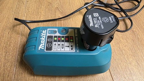 Makita dc10wa ion - li-ion, battery