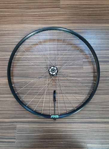 Cube 29er 700c disc - cube, front