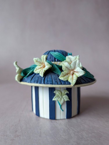 Vintage willow hall - vintage, lily