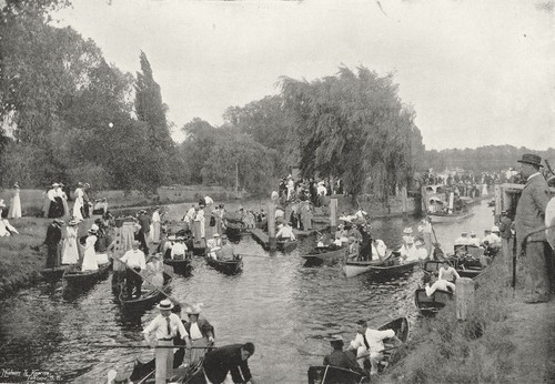 Surrey molesey lock boats - lock,