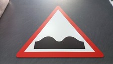 TRIANGLE ROAD TRAFFIC SIGN - UNEVEN ROAD - METAL - NON-REFLECTIVE SIZE 600X665MM