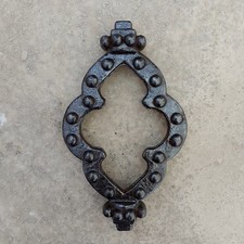 1 OLD VINTAGE CAST IRON GOTHIC