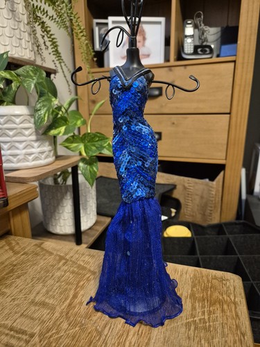 Jewellery stand mini mannequin - jewellery,
