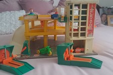 Fisher Price Garage  Well