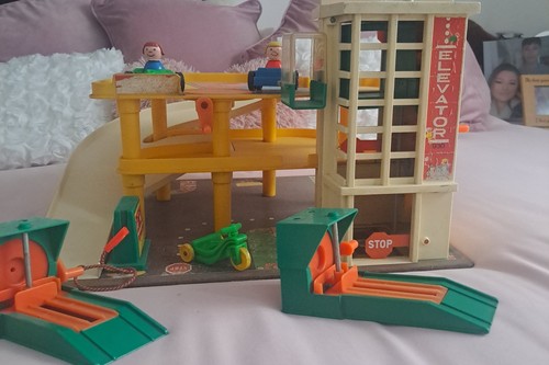 Fisher price garage well - garage,