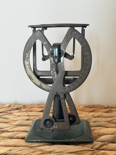 Antique bilateral balance