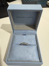 Gorgeous 9ct White Gold