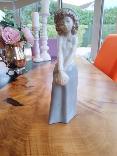 Lladro nao figurine - nao, 'too
