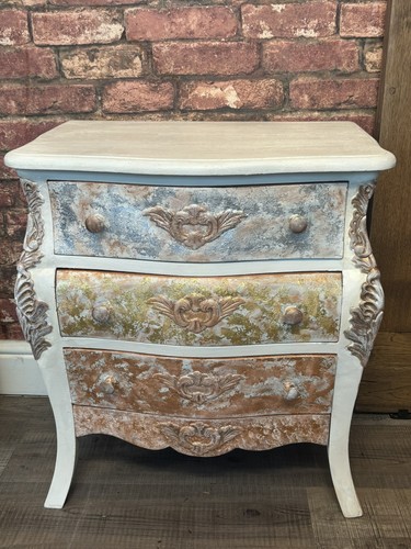 Vintage french style bombe - style,