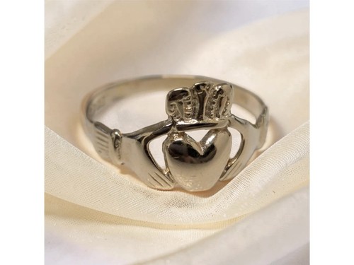 9ct yellow gold claddagh - gold, ring