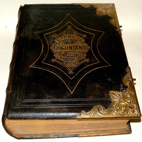 Welsh family bible bibl - family,
