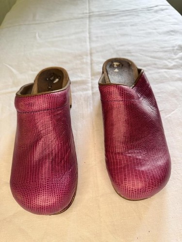 Zoo womens pink leather clogs - pink,