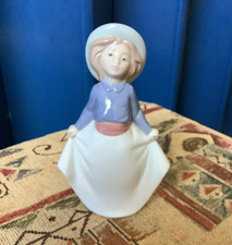 Nao By Lladro 16cm Figurine #1290 Girl Holding Skirt Curtseying c2005 Excellent