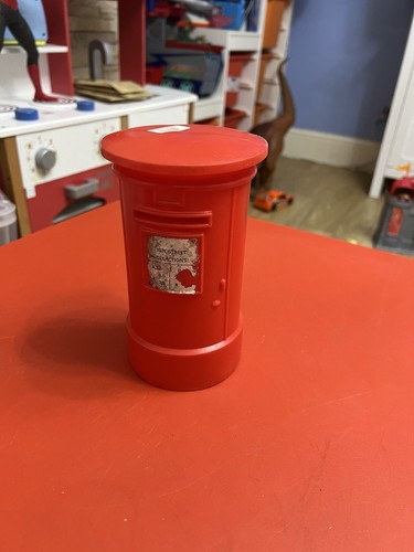 Vintage british red postbox - red,