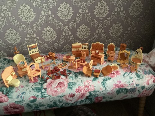 Large bundle dolls - bundle, house