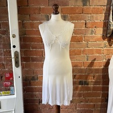 VINTAGE NYLON PETTICOAT / SLIP