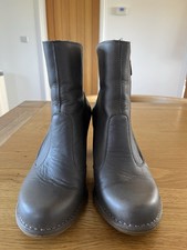 El naturalista Grey Leather