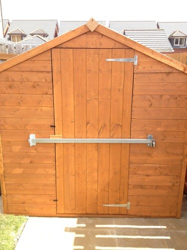 Dio met garden shed lock - shed,