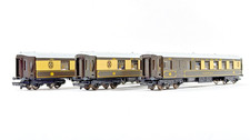 HORNBY 00 GAUGE - RAKE OF 3