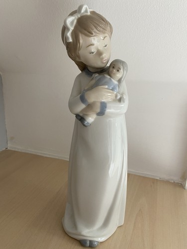 Nao lladro girl in - nao, by