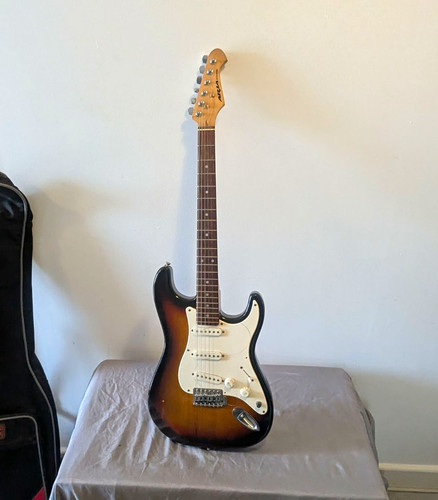 Aria pro guitar - ii,