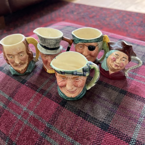 Various toby jugs - toby, x5