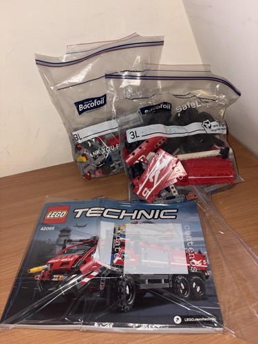 Lego 42068 airport rescue - airport,
