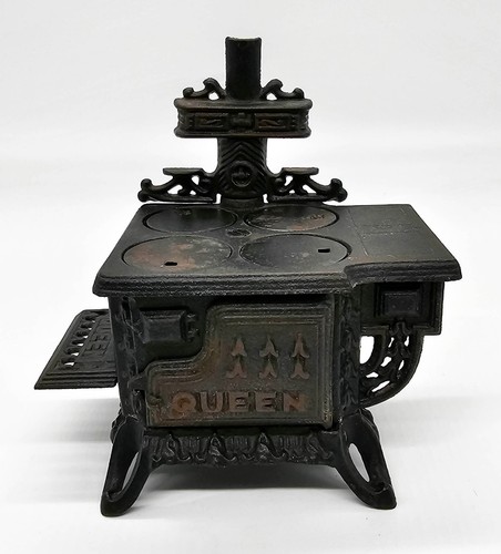 Queen cast iron toy stove - queen,