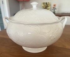 Wedgwood Bone China Strawberry & Vine Soup Taureen with Lid