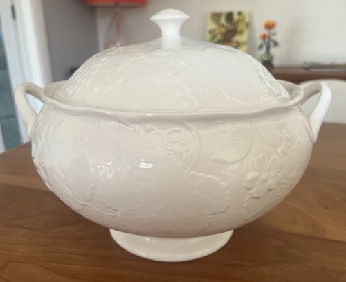 Wedgwood bone china strawberry - bone,