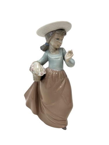 Nao lladro girl with - with, basket