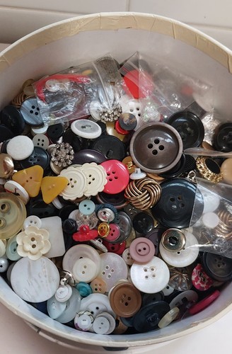 Job lot 2kg buttons - job, 1.2kg