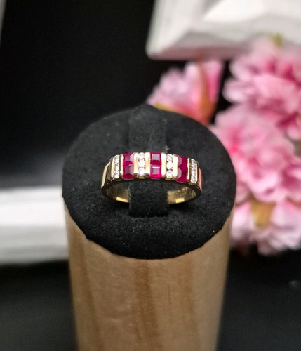 18ct yellow gold channel set - 18ct,
