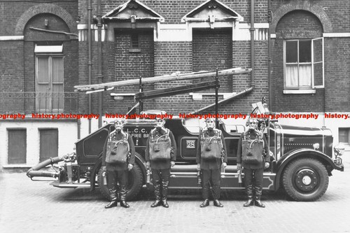 F001884 crew breathing - crew, in