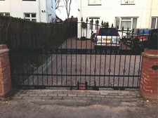 DRIVEWAY GATES / METAL GATES /