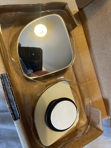 Car wing mirror - wing, spot