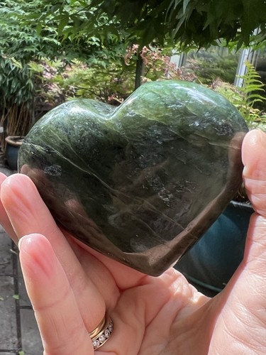 Jade nephrite crystal heart - nephrite,