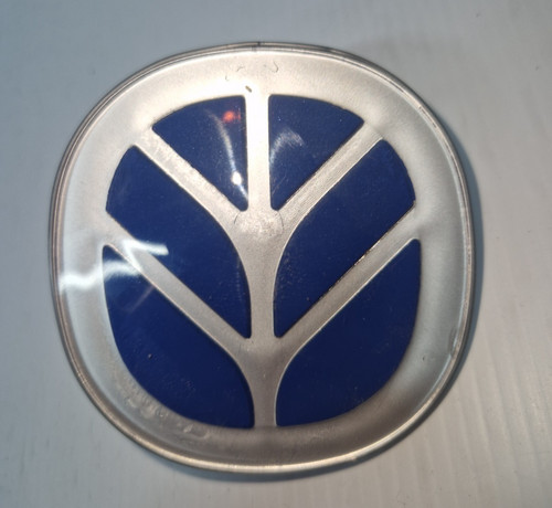 Front bonnet grill badge - front,