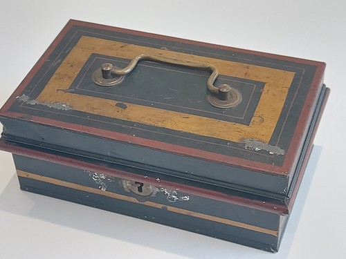 Vintage very old metal - , cash
