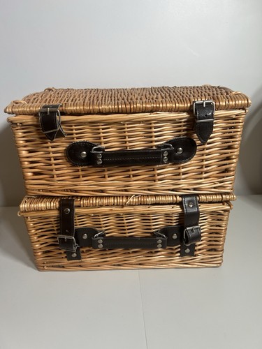 Vintage medium wicker picnic - wicker,