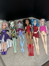Bundle of Dolls BJD Bratz Monster High etc