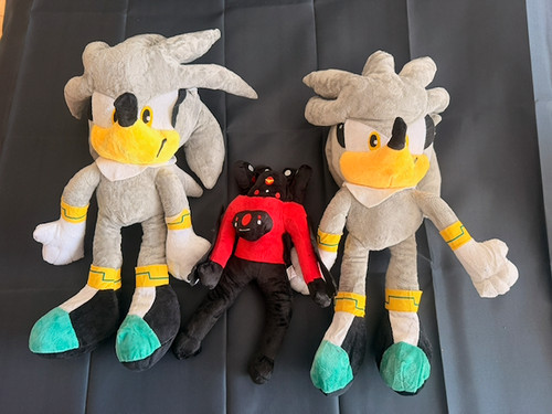 Sonic the hedgehog plush - x2,