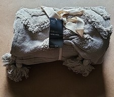 New M&S Light Grey Pure Cotton Patterned Tufted Tassel Throw Size 130 x 170 cm