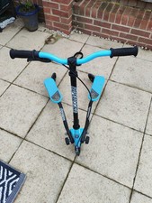 Blue V Scooter / Wiggle/